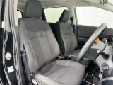 高いホールド性で運転姿勢が安定します。長距離ドライブでも疲れにくいのが魅力です。快適なドライビングライフをお送りください♪