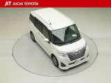 両側パワースライドドア付きだから、狭い駐車スペースなどでの乗り降りラクラク♪小さなお子さまのいるご家庭には嬉しい装備です。