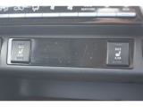 運転席と助手席にシートヒーターが付いています。