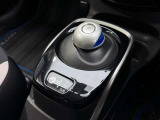 e-powerのシフトレバーはお洒落で使い勝手も良いですよ。
