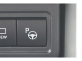 アドバンスト パーク付きです。カメラやソナーによって、周囲を監視しながら駐車を支援。障害物を検知した場合には警報を鳴らし、ブレーキ制御を行うことで接触回避を支援します。