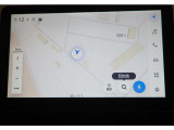 ディスプレイオーディオ(コネクティッドナビ対応)PLUS搭載。T-Connectご契約で2027年8月まで無償で利用できるナビ(期限到来後は有償)と、解約後も利用できる車載ナビが搭載されています。