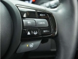 ◆アダプティブクルーズコントロール◆予め設定した車速内でクルマが自動的に加減速。前走車との適切な車間距離を維持しながら追従走行します。【LKAS】車線維持支援システムでステアリング操作を支援。