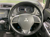 【純正革巻きステアリング】上質な革を使用することで、手にしっかり馴染みとても運転しやすいハンドルです♪