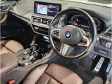 ☆センターパネルを運転席側に僅かに傾けたBMW独特のインパネ☆【駆け抜ける歓び】はここからもスタートしております☆