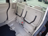 ◆チップアップ&ダイブダウン機構付【ULTR SEAT】は後席座面を左右分割で跳ね上げることができます。トランクで積載できない背の高い荷物をラクラク収納できます。ホンダ車ならではの人気装備です。