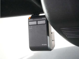 ◆ドライブレコーダー◆映像・音声などを記録する自動車用の装置です。 もしもの事故の際の記録はもちろん、旅行の際の思い出としてドライブの映像を楽しむことができます。