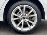 Audiは多様なホイールデザインを提供しており、スポークの形状やサイズ、仕上げ(ポリッシュド、マット、ブラックなど)によって選択肢が豊富です。