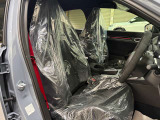 クッション性、ホールド性どちらも優れており、長時間の運転でも疲れにくくなっております。