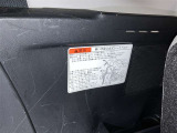 車いす用3点式シートベルト使用方法についてのステッカーです。