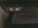 充電用USBポートは2口でs。
