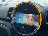 バックカメラ。音と映像で駐車をサポートします。