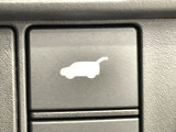 【パワーバックドア】スマートキーや運転席のボタンを押すだけでリアゲートが自動で開閉します!荷物を持っている時や、高い位置にあるバックドアを閉める際に便利な機能です♪