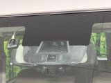 【スズキ セーフティサポート】走行中に前方の車両等を認識し、衝突しそうな時は警報とブレーキで衝突回避と被害軽減をアシスト。より安全にドライブをお楽しみいただけます。
