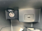 USBポートはお出かけの時はもちろん万が一の災害の時に携帯電話など充電可能。