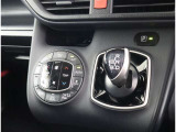 使いやすいシフトノブです。マニュアルシフトが付いて運転が楽しくなります