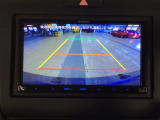 【バックカメラ】運転が苦手な方も車庫入れラクラクです!ギアをリバースに入れれば自動的に切り換わりますので、面倒な操作は不要です♪狭い駐車場もお車を傷つけず安心ですね!