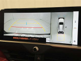バックモニター付なので後退時に後方が見えるので安心。 車は構造上、死角がたくさんなので万が一を考えると必須ですね。 あくまで補助の為の装備、バックは目視で確認する事が重要ですよ。