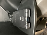 グローブBOX内のカードの取り出しもしやすい場所にETCがついています。高速道路の料金所の通過もラクラクです!。