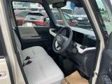 運転席まわりは、使用感も少なく良好な状態です。