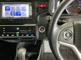 ホンダ純正メモリーナビ搭載なので、遠方へのドライブもお任せ下さい!ステアリング左手側にオーディオ関連のコントロールスイッチを配置しています。操作時は視線を逸らすことなく運転に集中できます