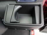 カップホルダーは運転席や助手席からちょうど手の届く位置です!!