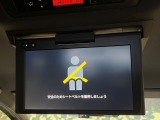 【フリップダウンモニター】大画面モニターで後席でもエンタメをお楽しみいただけます。小さなお子様にも大人気の装備です♪
