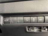 【パワーバックドア】スマートキーや運転席のボタンを押すだけでリアゲートが自動で開閉します!荷物を持っている時や、高い位置にあるバックドアを閉める際に便利な機能です♪