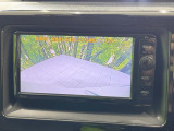 【バックカメラ】駐車時に後方がリアルタイム映像で確認できます。大型商業施設や立体駐車場での駐車時や、夜間のバック時に大活躍!運転スキルに関わらず、今や必須となった装備のひとつです!