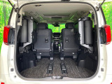 普段のお買い物や通勤、送迎等に十分な荷室スペースを確保しております。セカンドシートを倒すと、大きな荷物の積載も可能です♪