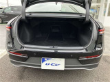 開口部の広いラゲージスペースは、ゴルフバックなどの荷物もラクラク積み込めます。