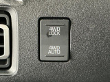 【電子制御式4WD】スイッチで2WD&hArr;4WDを切替え、目的に合った選択が可能です!4WDでは砂利道や沼るみの悪路、雪や雨の日などの滑りやすい路面で安全性を高めます!
