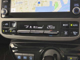 オートエアコンは温度を設定するだけで、自動で風量などを設定してくれます。運転しながら操作も必要ないので、安全性も向上します。