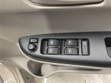 パワーウィンドウスイッチで運転席から全席の窓の開閉ができます♪