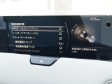 こちらのお車には先進安全装備が多数搭載されています。衝突被害を回避あるいは軽減するためのブレーキや、後方死角からの接近警報、車線逸脱を防止する警報装置など、詳しくはスタッフまでお尋ねください。