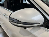 納車前整備は、メルセデスベンツ国際認定メカニックによる最新の検査ライン等の施設が充実した当社工場で入念に行います。メルセデス・ベンツの定める厳しい基準をクリアしたお車のみをご案内させて頂きます。