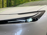 【LEDヘッドライト】悪天候や夜間走行時も良好な視界を確保し安心して運転できる高輝度LEDヘッドライトを装備!点灯速度が早く、消費電力も抑えられています。