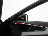 各モデルの情報がインプットされた専用テスターで過去の細かな不具合を確認し、モデルの各部位ごとに専用スペシャルツールを用いて整備します。