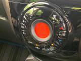 【オートエアコン】一度お好みの温度に設定すれば、車内の温度を検知し風量や温度を自動で調整。暑い&hellip;寒い&hellip;と何度もスイッチ操作をする必要はありません。快適な車内空間には必須の機能ですね♪