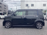 ドアバイザー・アルミホイル装着車両です。華やかなサイドシルエットです。