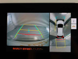 パノラミックビューモニター付きです。車両を上から見たような映像をモニター画面に表示。運転席からの目視では見にくい、車両周辺の状況をリアルタイムでしっかり確認できます。