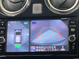 【アラウンドビューモニター】車を上から見下ろしているかのような映像で周囲の状況がひと目で確認、狭い駐車場に駐車するときも安心です♪