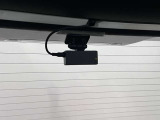 前後ドライブレコーダーの写真です。事故などの際、車両前方の映像を記録します