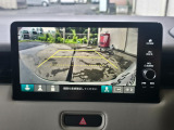 駐車時の安全確認をサポートするバックカメラも使用できます。