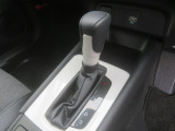 運転のしやすいシフトレバー。
