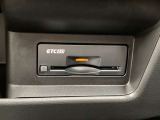 高速道路の料金所をスムーズに通過できるビルトインタイプのETC2.0車載器です。