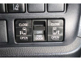 スライドドアの開閉は、ドアハンドルはもちろん運転席からのスイッチ操作でも可能です。お子様の送迎時の乗り降りも一段と楽になります。
