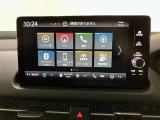 タッチパネル式のモニター機器。スマホと連携することで、指定アプリをモニター上で操作可能。