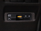 装備されているビルトインタイプのホンダ純正ETC車載器です。セットアップしてからご納車致します。ETCカードを差し込めば高速道路の出入り口ゲートを楽々通過出来ます。