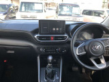 シンプルながら機能性あふれる運転席廻りです。視界性もよく、運転しやすいですよ。